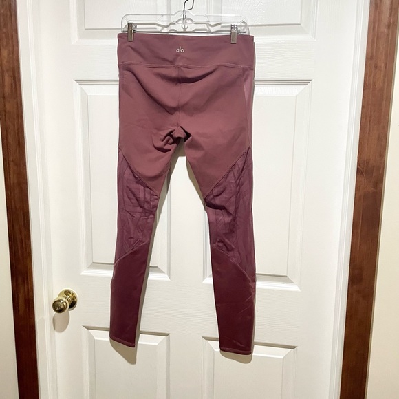 Alo Yoga Dusty Rose Mesh Paneled Size L - Picture 3 of 4